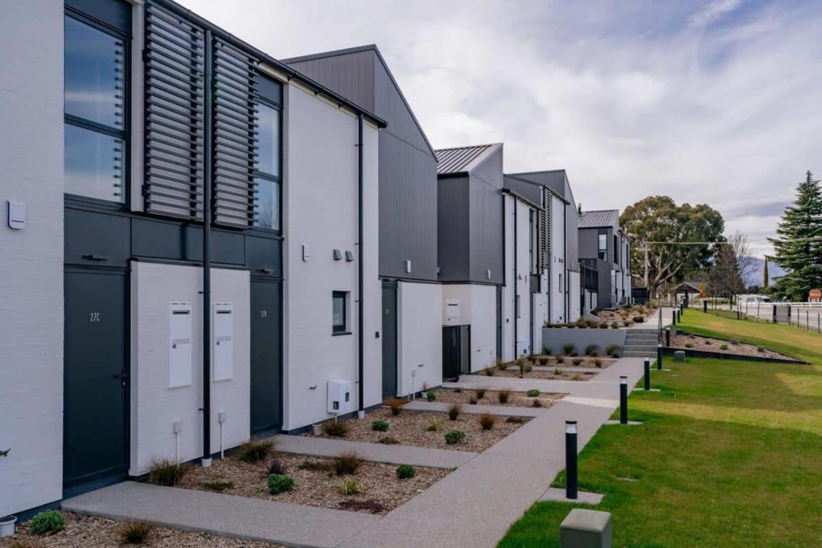 Alps And Lake Retreat Wanaka Albert Town ภายนอก รูปภาพ