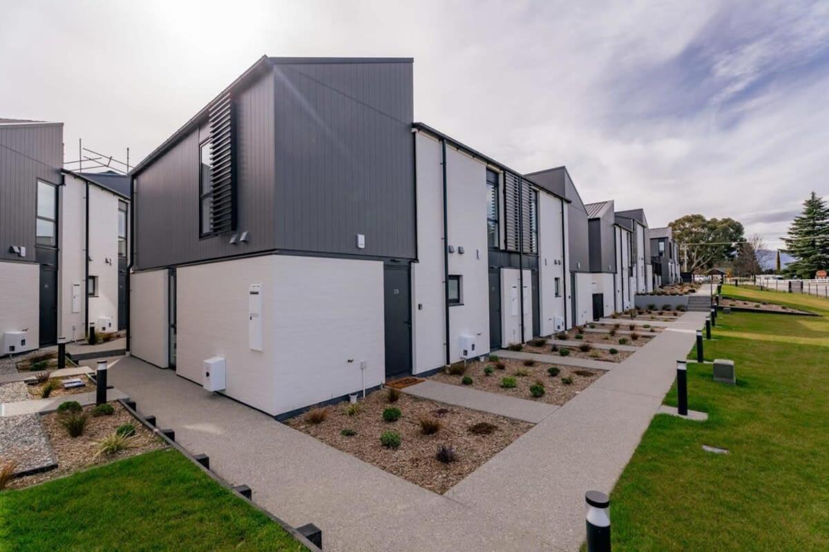 Alps And Lake Retreat Wanaka Albert Town ภายนอก รูปภาพ